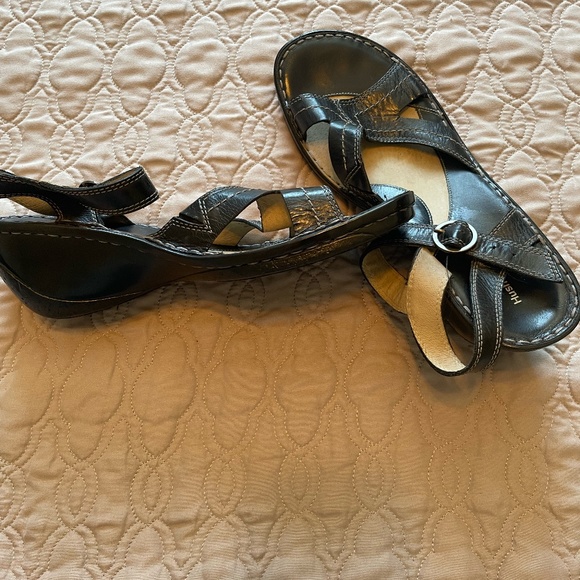 5 for $15  Hush puppies leather comfort sandals size 11 - Picture 1 of 5